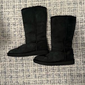 Women’s black uggs